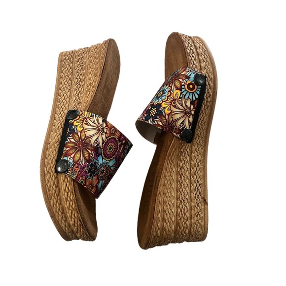 Wedge Sandals size 9 - Picture 3 of 6